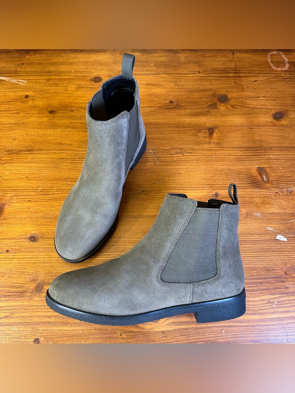 Clarks Griffin Plaza Chelsea Green/Army Suede Ankle Boots Women’s Size 8